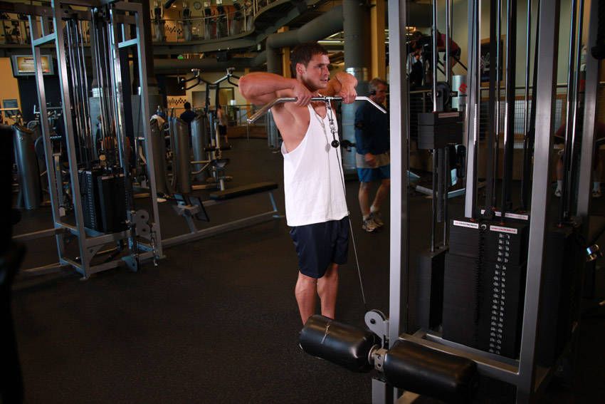 Cable Upright Row demonstration, start of the movement, targeting the shoulders
