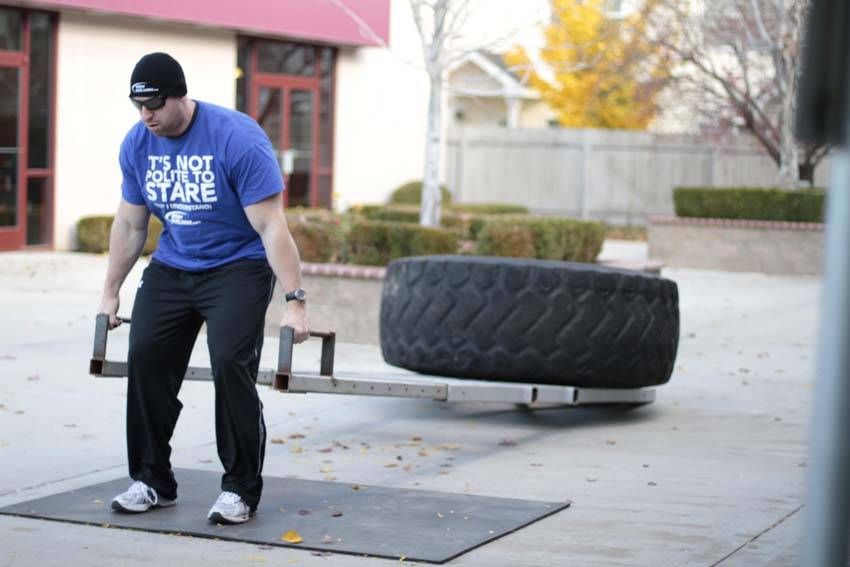 Car Deadlift demonstration, start of the movement, targeting the quads