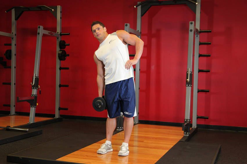 Dumbbell Side Bend demonstration, start of the movement, targeting the abs