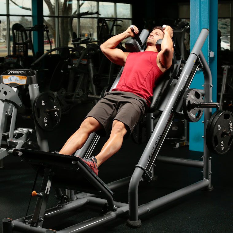 Hack Squat demonstration, start of the movement, targeting the quads