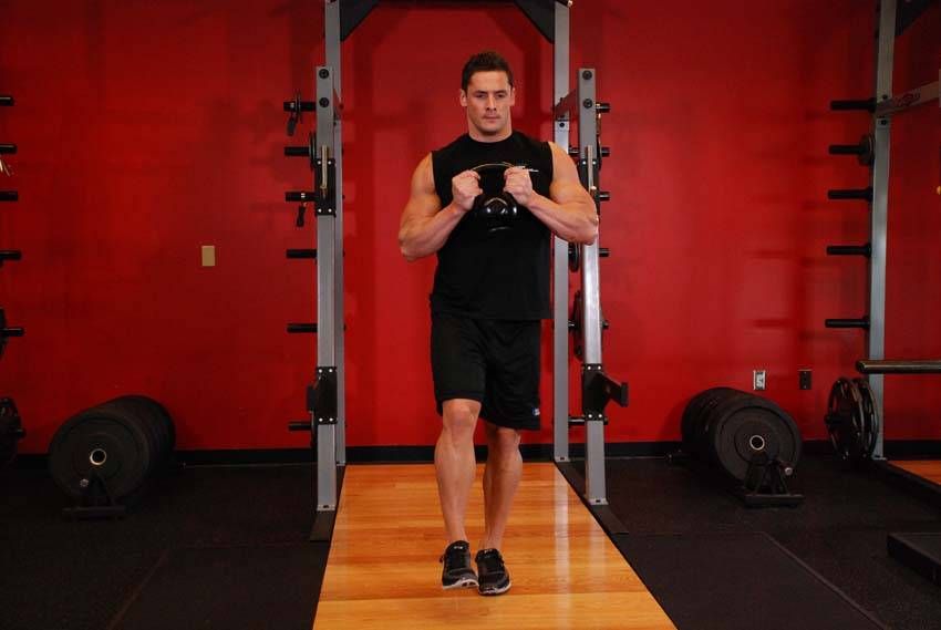 Pistol Squat demonstration, start of the movement, targeting the quads