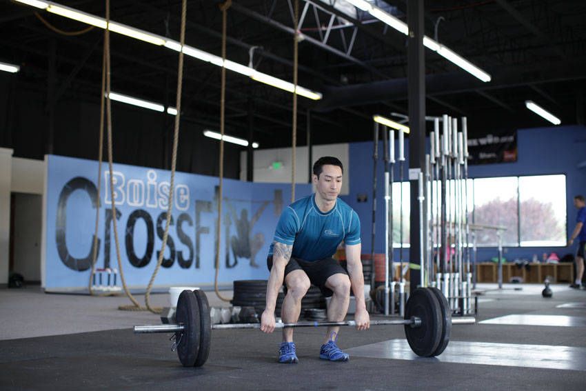 Power Clean demonstration, start of the movement, targeting the quads