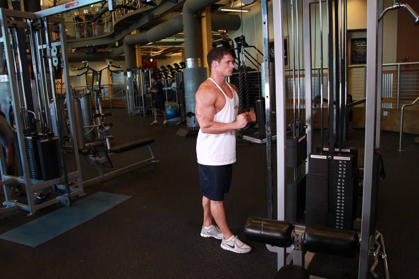 Rope Tricep Pushdown demonstration, start of the movement, targeting the triceps