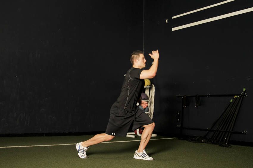 Scissor Jump demonstration, start of the movement, targeting the quads