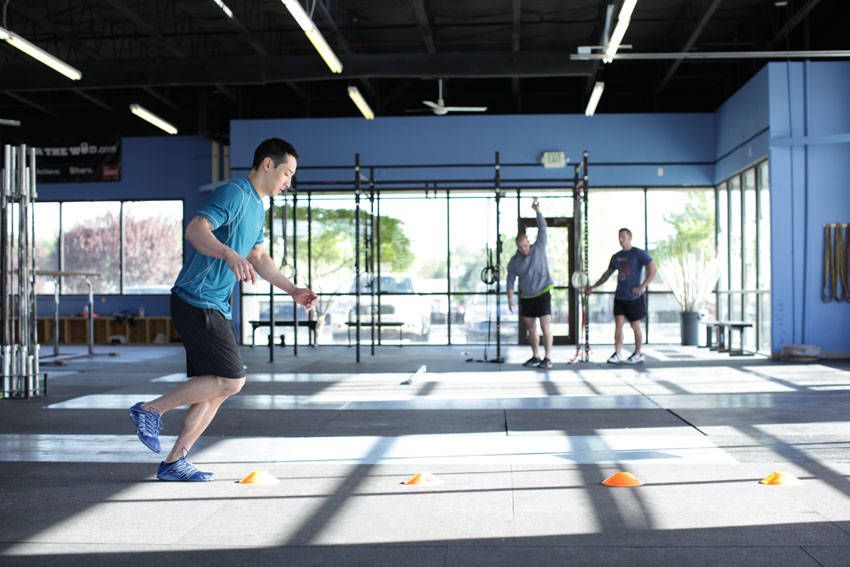 Single-Leg Hop demonstration, start of the movement, targeting the quads