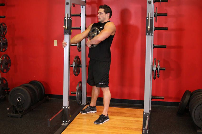 Sissy Squat demonstration, start of the movement, targeting the quads